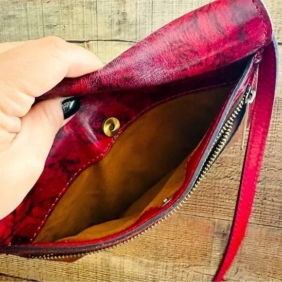 NWOT Patricia Nash Consilina Crossbody Organizer Etched Rose Leather - Picture 12 of 16